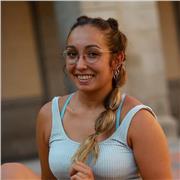 Soy una chica responsable y trabajadora. Tengo el grado de educación primaria por lo que puedo cubrir todas las áreas de educacion primaria. Además, estudié el bachillerato de humanidades por lo que también puedo cubrir áreas como historia, lengua castell